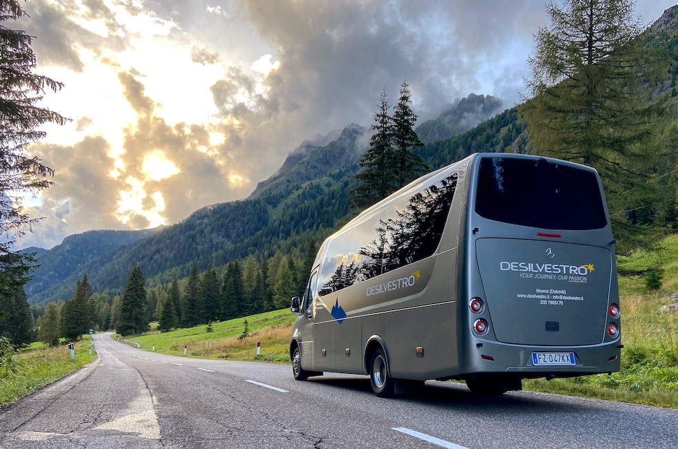 Servizio transfer in Val di Fassa con minibus 22 posti Mercedes