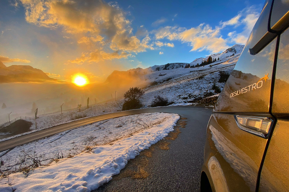 Servizio taxi e transfer in Val di Fassa con van 8 posti Volkswagen