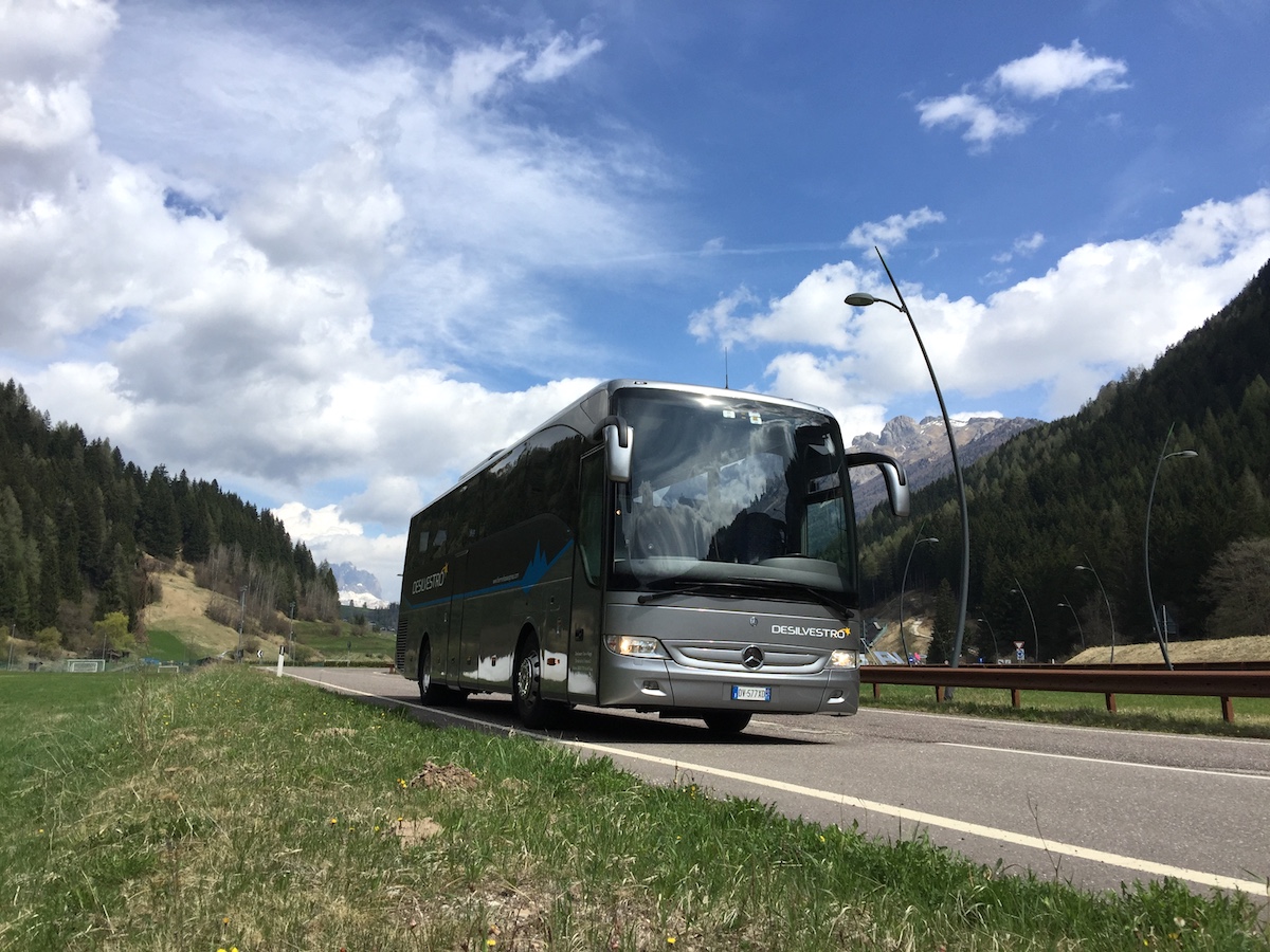 Foto Mercedes-Benz Tourismo di Desilvestro Taxi e Viaggi in Val di Fassa