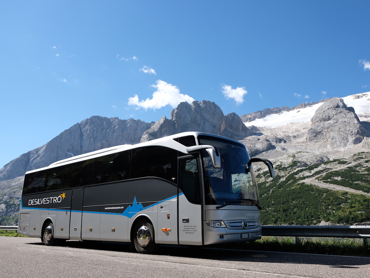 Foto Mercedes-Benz Tourismo di Desilvestro Taxi e Viaggi in Val di Fassa