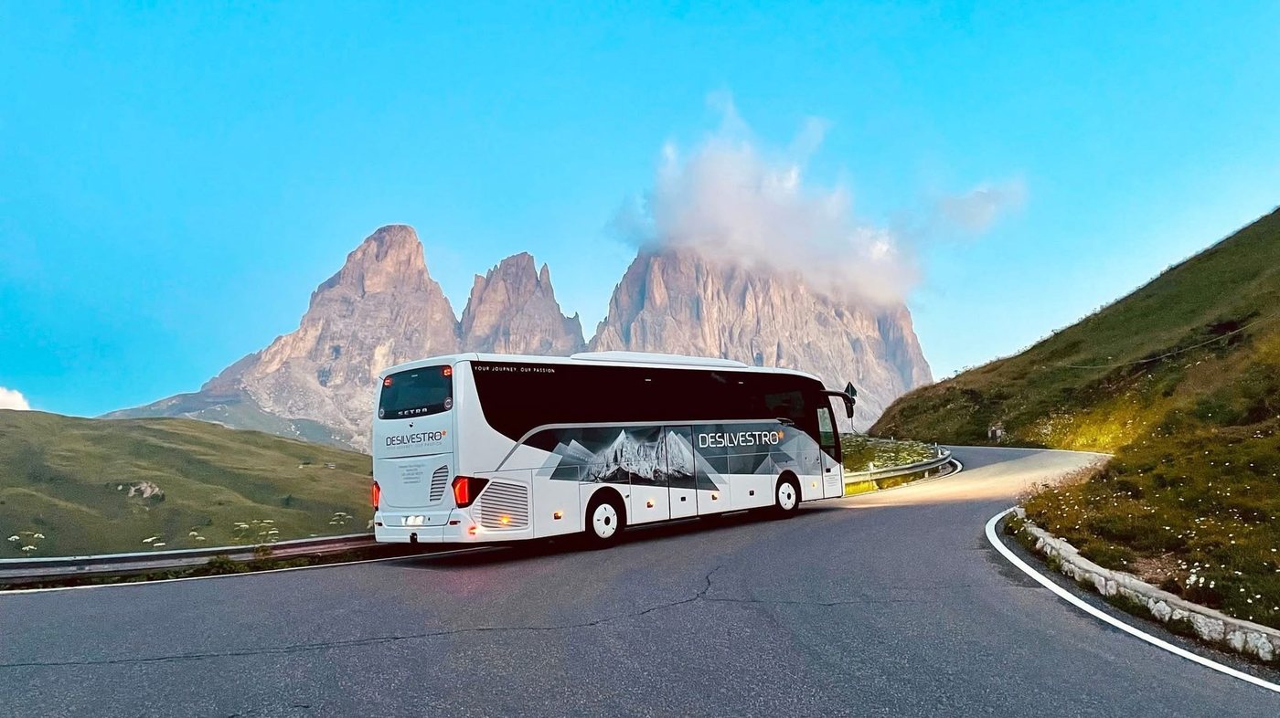 Autobus Setra S 515 HD di Desilvestro Taxi e Viaggi al Passo Sella, Val di Fassa