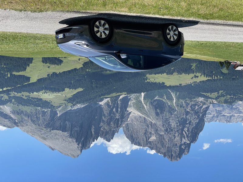 Tesla Model Y 100% elettrica di Desilvestro Taxi e Viaggi sulle Dolomiti